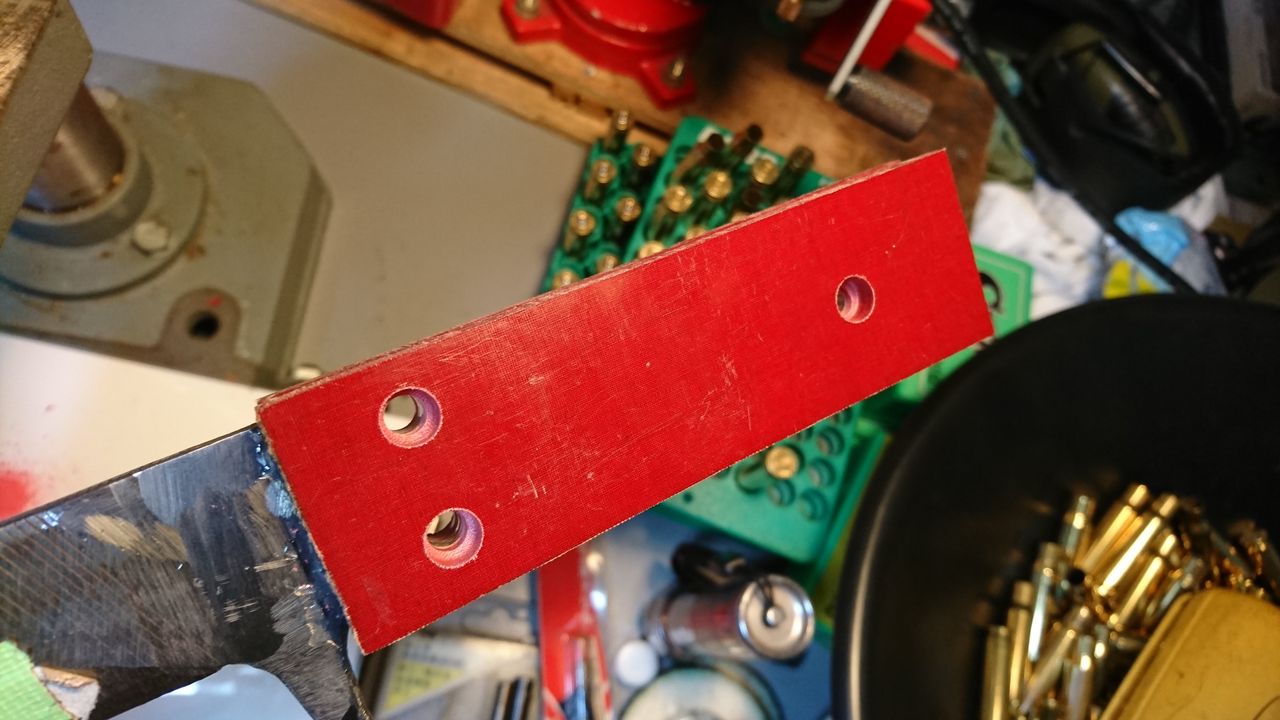 段付きの穴をあけたハンドル材